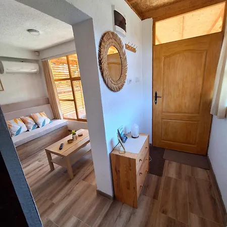 Vikendica Trenutak - Vikendica Na Drini * ロズニツァ